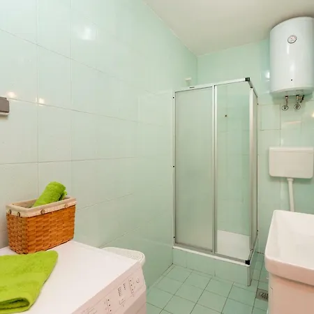 Sky Breeze Apartment *